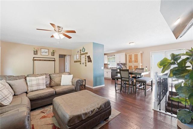 7502 N Wayne Avenue, Gladstone, MO 64118