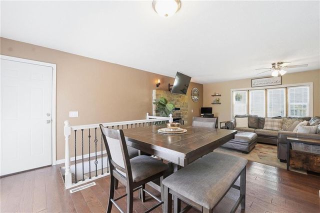 7502 N Wayne Avenue, Gladstone, MO 64118