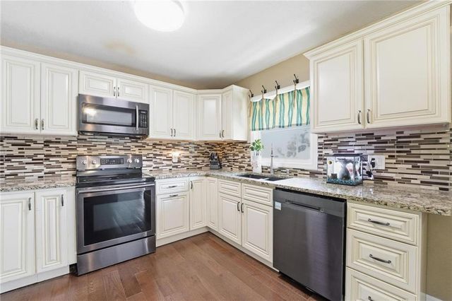7502 N Wayne Avenue, Gladstone, MO 64118