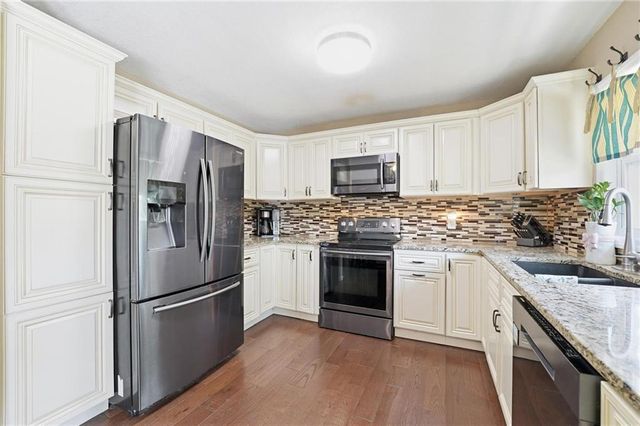 7502 N Wayne Avenue, Gladstone, MO 64118
