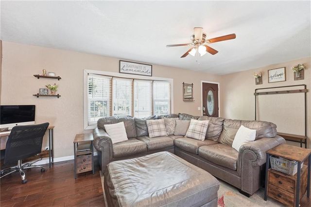 7502 N Wayne Avenue, Gladstone, MO 64118