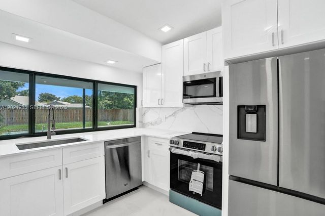 8775 SW 1st Pl, Coral Springs, FL 33071