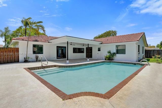 8775 SW 1st Pl, Coral Springs, FL 33071