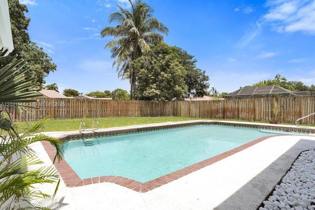 8775 SW 1st Pl, Coral Springs, FL 33071