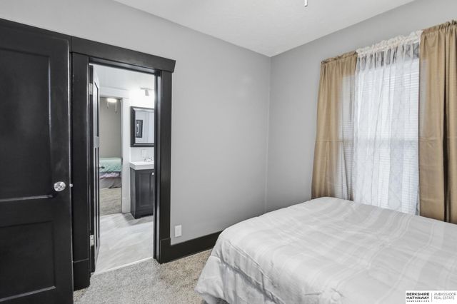 2922 N 49th Street, Omaha, NE 68104