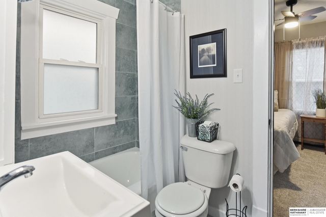 2922 N 49th Street, Omaha, NE 68104