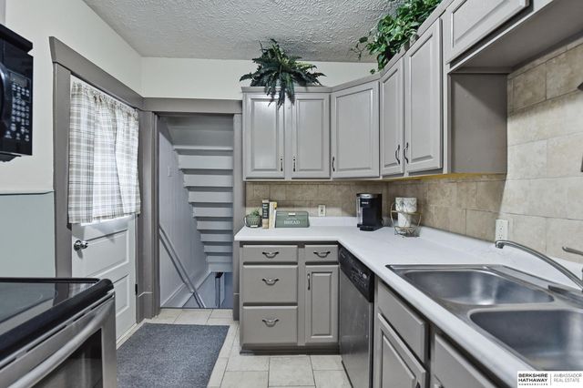 2922 N 49th Street, Omaha, NE 68104