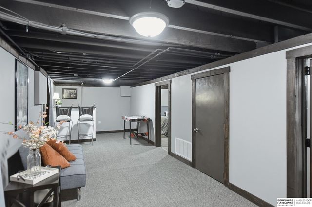 2922 N 49th Street, Omaha, NE 68104