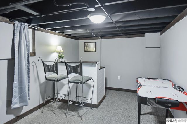 2922 N 49th Street, Omaha, NE 68104