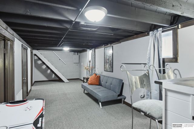 2922 N 49th Street, Omaha, NE 68104