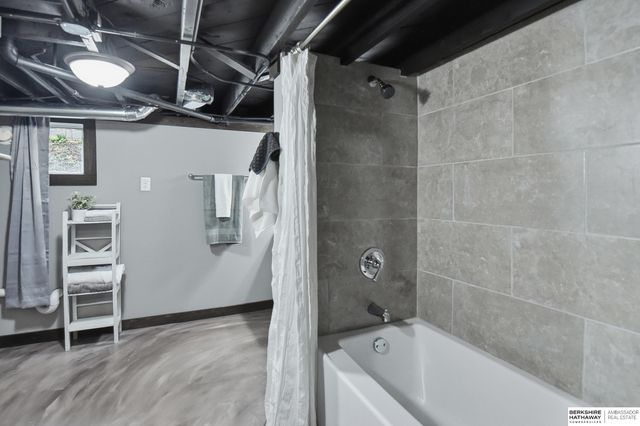 2922 N 49th Street, Omaha, NE 68104