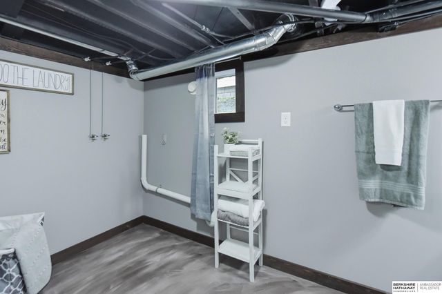 2922 N 49th Street, Omaha, NE 68104