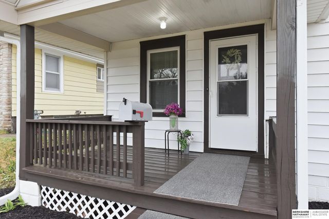 2922 N 49th Street, Omaha, NE 68104