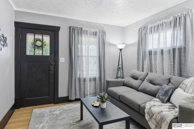 2922 N 49th Street, Omaha, NE 68104