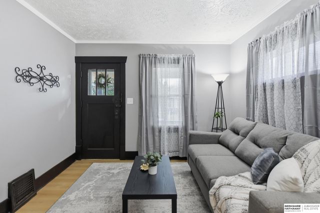 2922 N 49th Street, Omaha, NE 68104