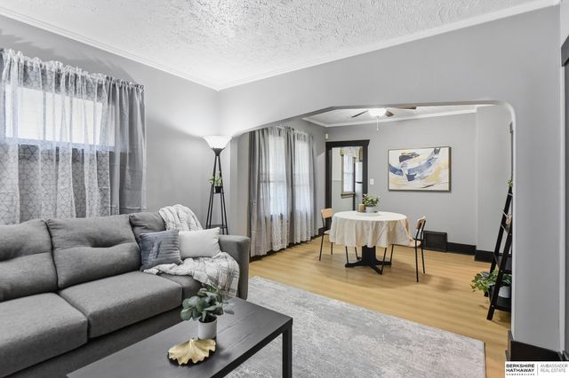 2922 N 49th Street, Omaha, NE 68104