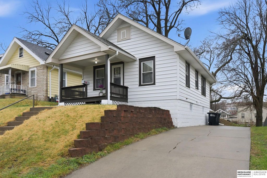 2922 N 49th Street, Omaha, NE 68104