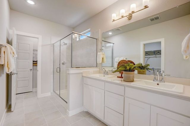 417 Hundred Acre Drive, Waxahachie, TX 75165