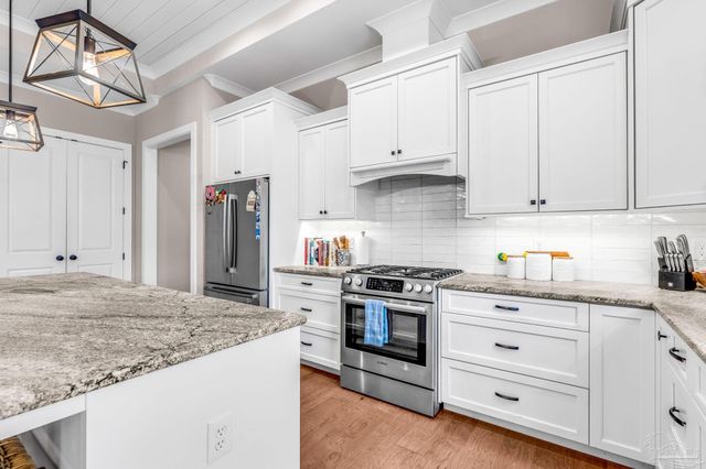 1649 Hatton St, Pensacola, FL 32503