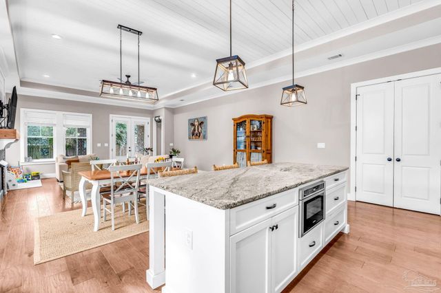 1649 Hatton St, Pensacola, FL 32503