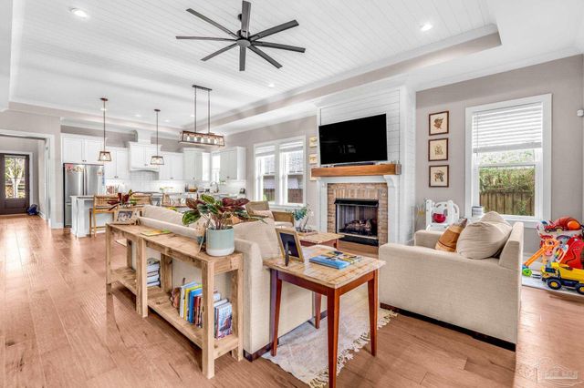 1649 Hatton St, Pensacola, FL 32503