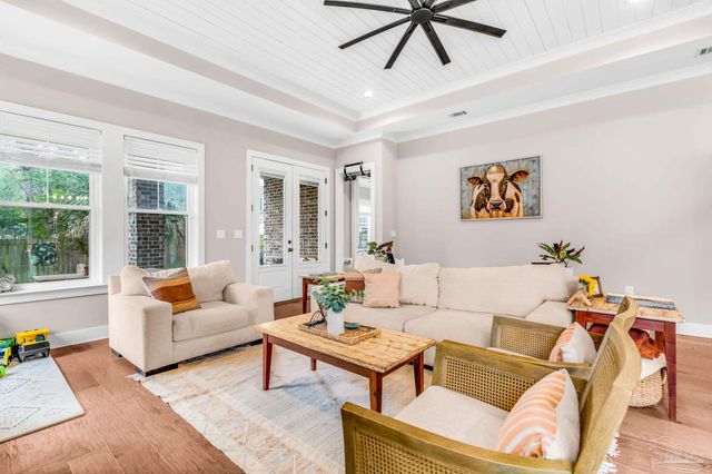 1649 Hatton St, Pensacola, FL 32503