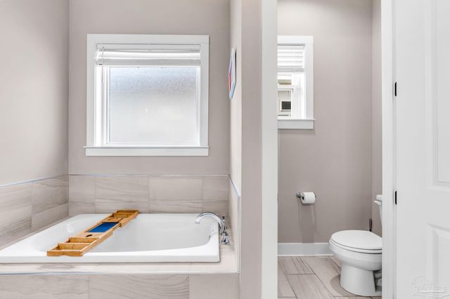 1649 Hatton St, Pensacola, FL 32503