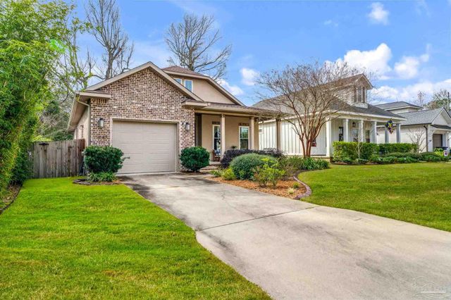 1649 Hatton St, Pensacola, FL 32503