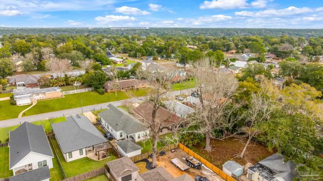 1649 Hatton St, Pensacola, FL 32503