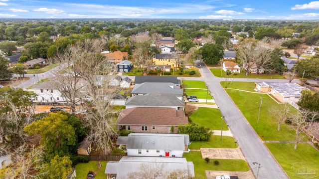 1649 Hatton St, Pensacola, FL 32503