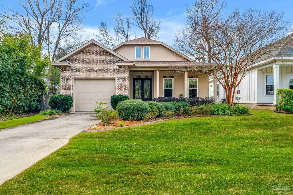 1649 Hatton St, Pensacola, FL 32503