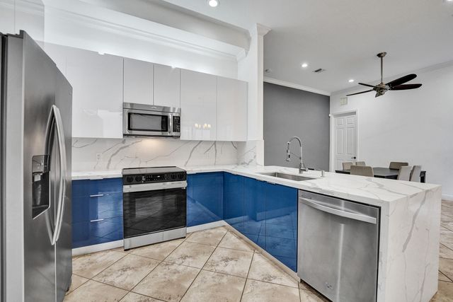 3946 NW 84th Way, Cooper City, FL 33024