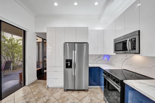 3946 NW 84th Way, Cooper City, FL 33024