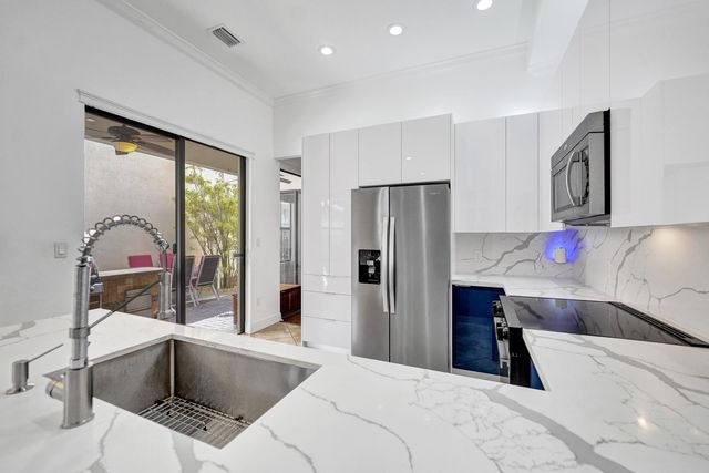 3946 NW 84th Way, Cooper City, FL 33024