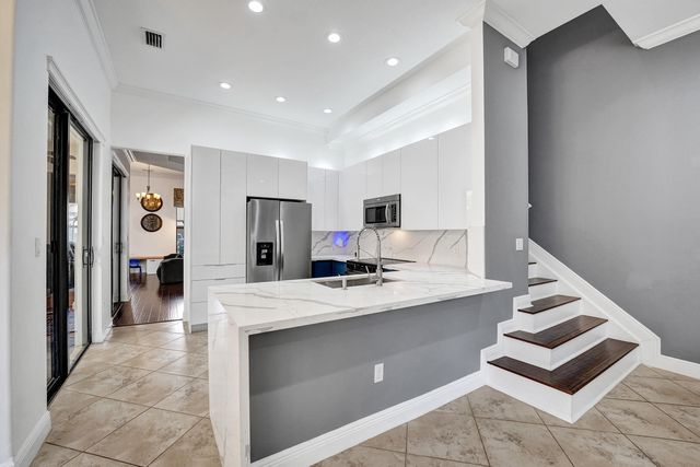 3946 NW 84th Way, Cooper City, FL 33024