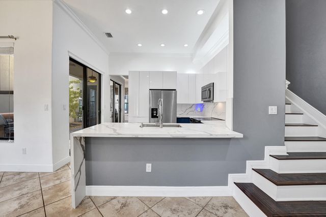 3946 NW 84th Way, Cooper City, FL 33024