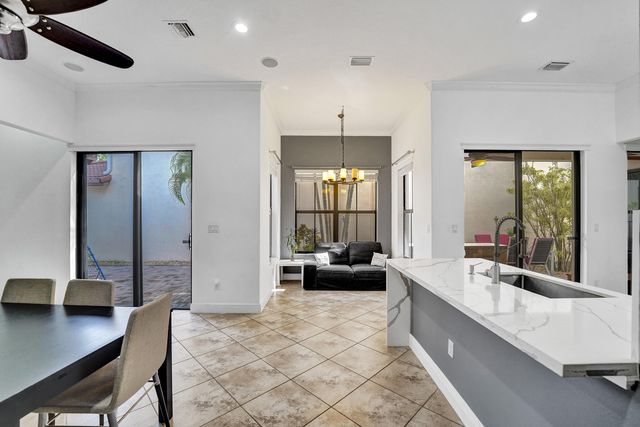 3946 NW 84th Way, Cooper City, FL 33024