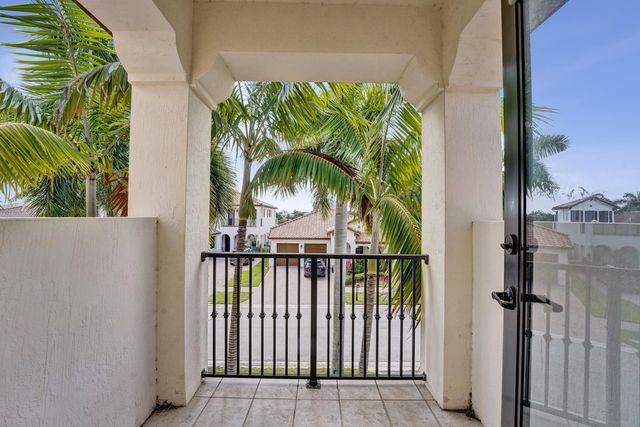3946 NW 84th Way, Cooper City, FL 33024