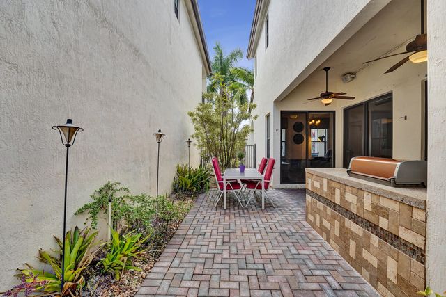 3946 NW 84th Way, Cooper City, FL 33024