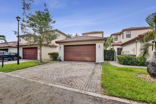 3946 NW 84th Way, Cooper City, FL 33024