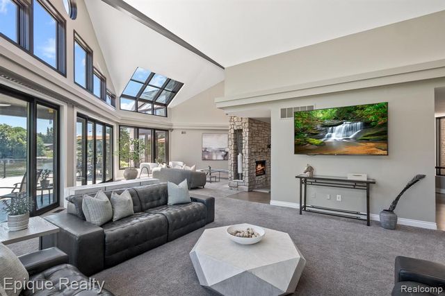 4912 Oakwood Court, Commerce Twp, MI 48382