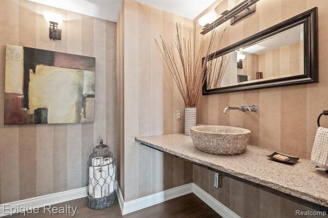 4912 Oakwood Court, Commerce Twp, MI 48382