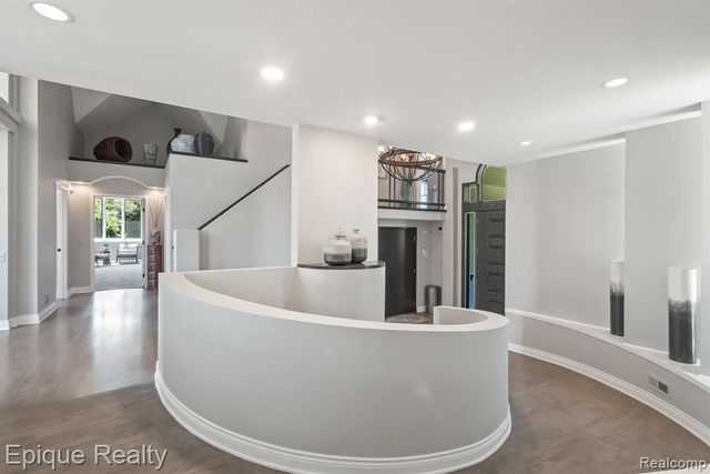 4912 Oakwood Court, Commerce Twp, MI 48382