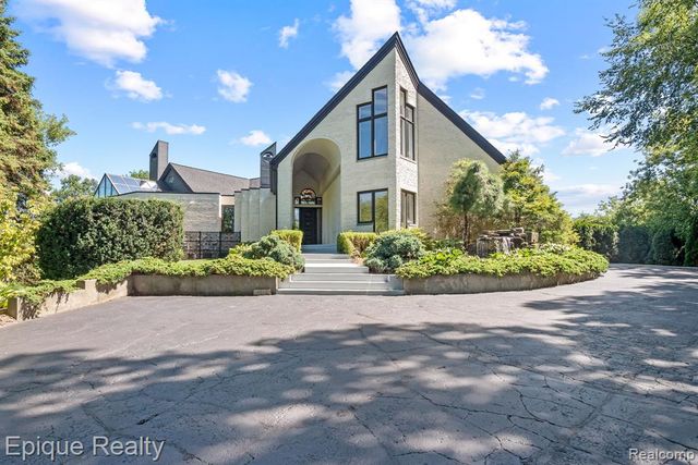 4912 Oakwood Court, Commerce Twp, MI 48382