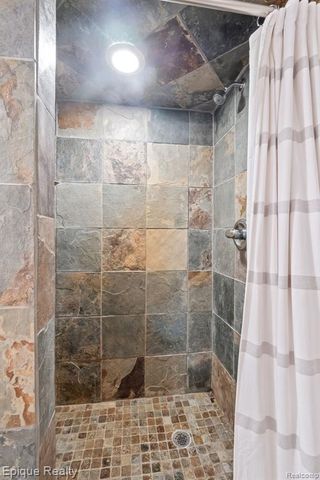 4912 Oakwood Court, Commerce Twp, MI 48382