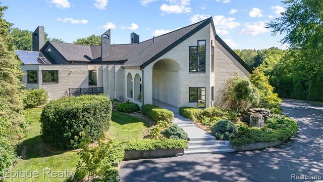 4912 Oakwood Court, Commerce Twp, MI 48382