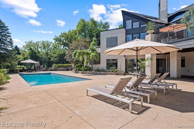 4912 Oakwood Court, Commerce Twp, MI 48382