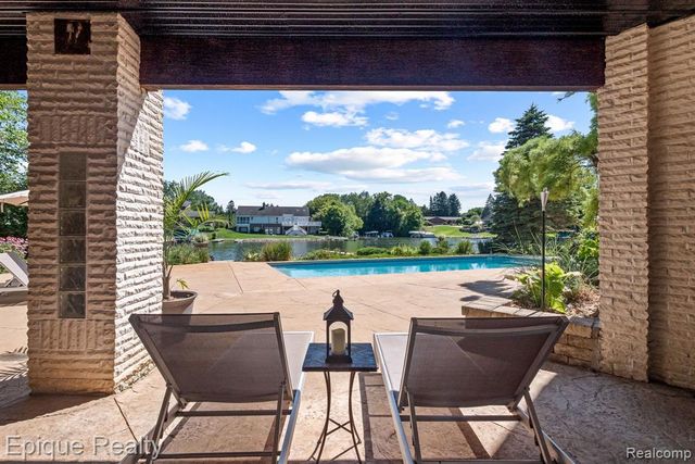 4912 Oakwood Court, Commerce Twp, MI 48382