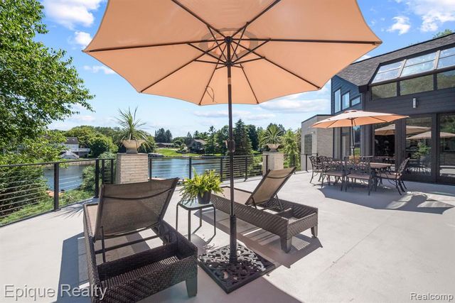 4912 Oakwood Court, Commerce Twp, MI 48382