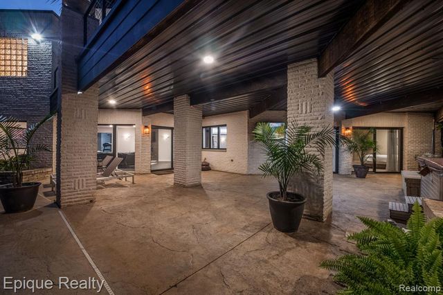 4912 Oakwood Court, Commerce Twp, MI 48382